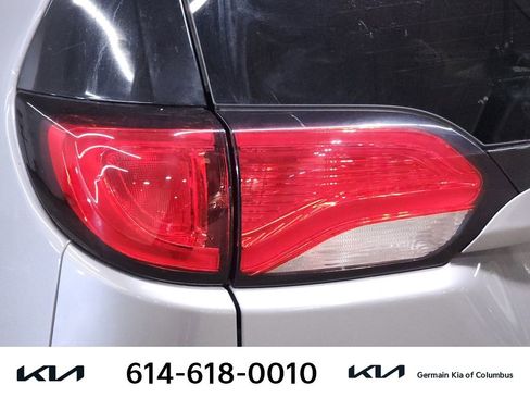 Used 2018 Chrysler Pacifica Touring-L image 15