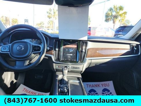 Used 2017 Volvo S90 T5 Momentum w/ Convenience Package image 2