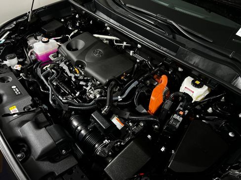 Certified 2025 Toyota RAV4 XLE AWD/4WD image 11