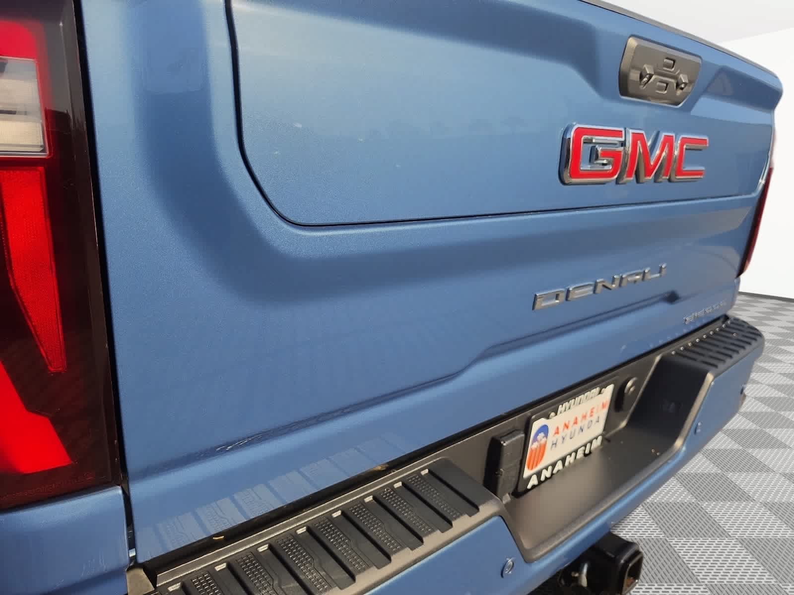 Used 2025 GMC Sierra 2500 Denali w/ Denali Reserve Package AWD/4WD image 13