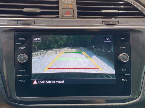 Used 2024 Volkswagen Tiguan SE R-Line FWD image 15