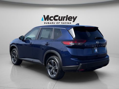 Used 2024 Nissan Rogue SV AWD/4WD image 3