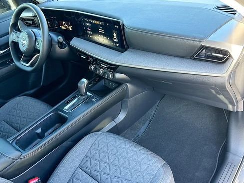 Used 2025 Nissan Kicks SV w/ SV Premium Package image 27