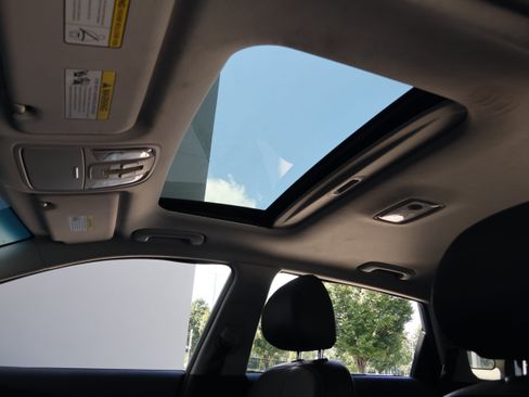 Used 2021 Kia Niro EX Premium FWD image 29