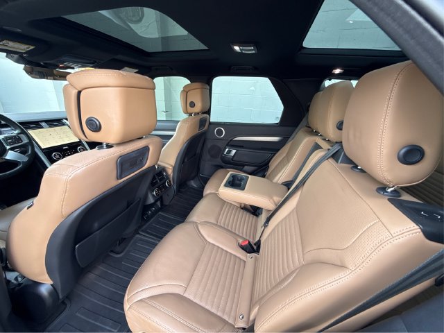 Used 2024 Land Rover Discovery Dynamic SE AWD/4WD image 43
