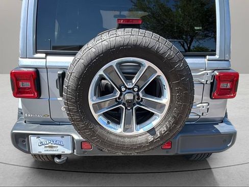Used 2018 Jeep Wrangler Unlimited Sahara AWD/4WD image 38