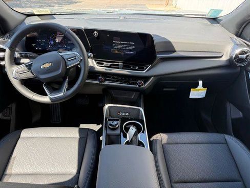 New 2026 Chevrolet Equinox LT w/ Convenience Package II FWD image 6