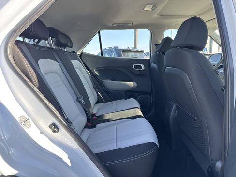 Used 2022 Hyundai Venue SEL image 20