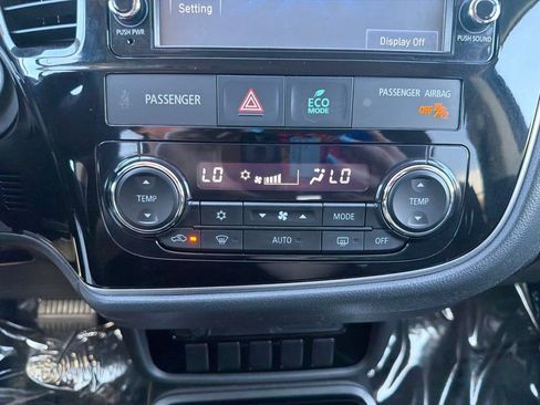 Used 2018 Mitsubishi Outlander ES AWD/4WD image 28