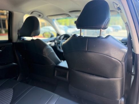 Used 2019 Toyota Camry SE FWD image 14