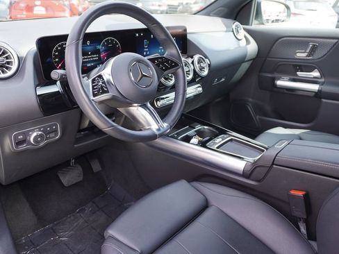 Used 2025 Mercedes-Benz GLA 250 image 12