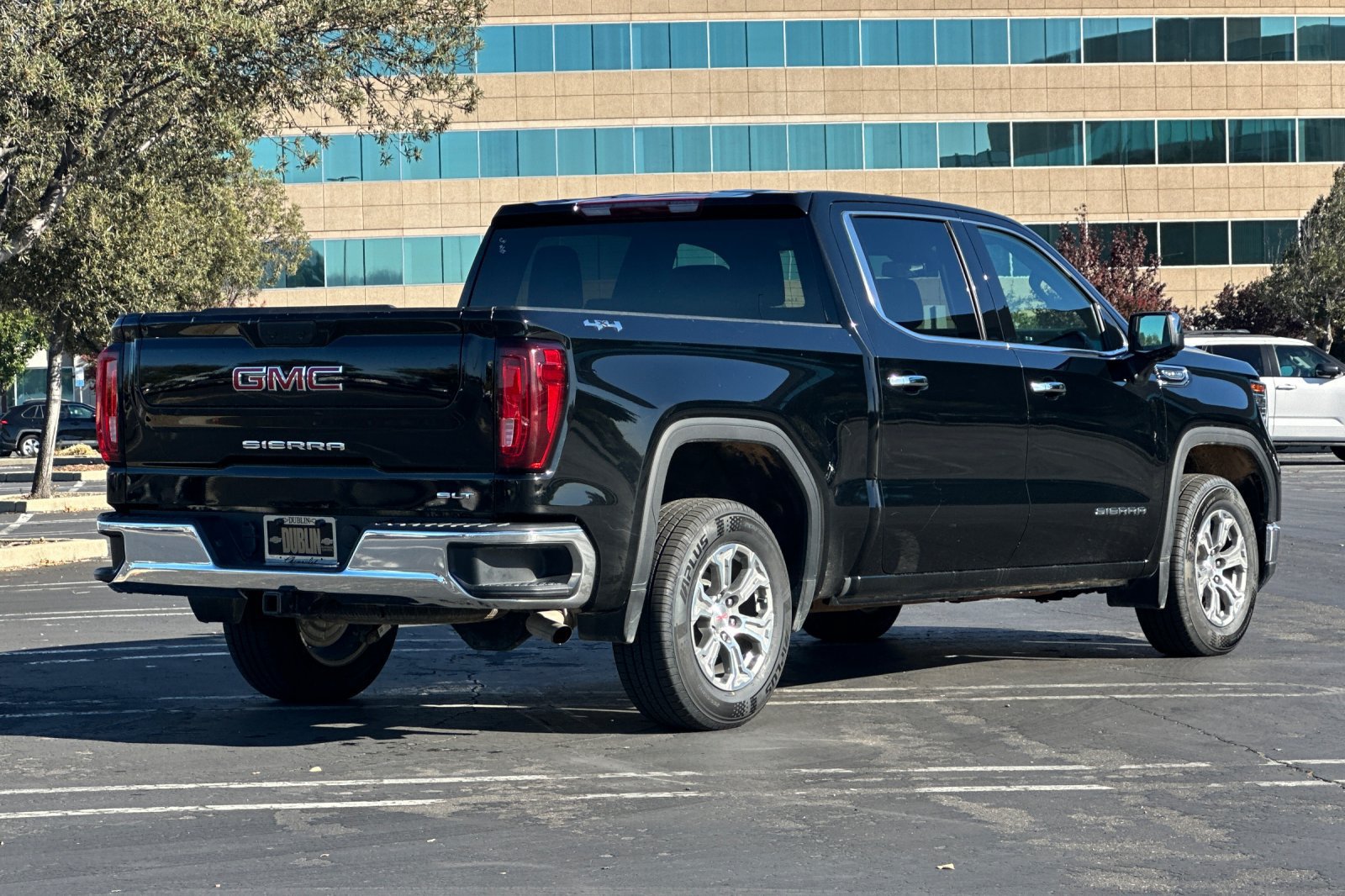 Used 2025 GMC Sierra 1500 SLT AWD/4WD image 4