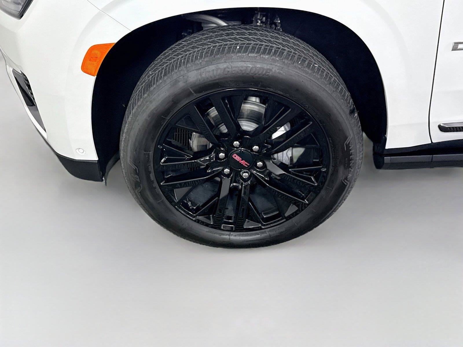 Used 2024 GMC Yukon XL Denali Ultimate AWD/4WD image 28