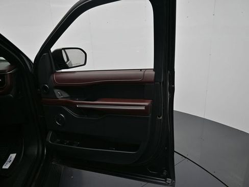 Used 2024 Ford Expedition Limited image 31