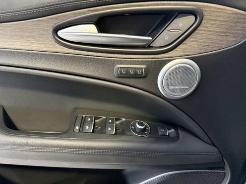 Used 2022 Alfa Romeo Stelvio Ti image 37