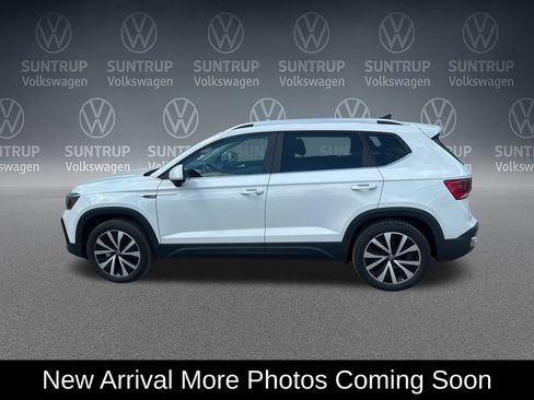 Used 2023 Volkswagen Taos SE AWD/4WD image 2