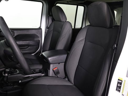 Used 2022 Jeep Wrangler Unlimited Sport image 23