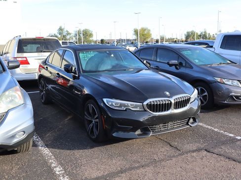 Used 2021 BMW 330i Sedan w/ Premium Package image 3