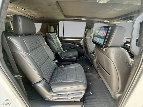 Used 2025 Cadillac Escalade ESV Sport Platinum AWD/4WD image 17