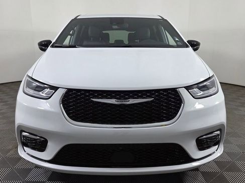 New 2026 Chrysler Pacifica Select image 2