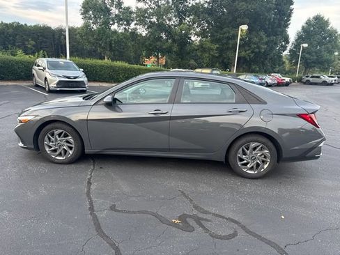 Used 2024 Hyundai Elantra SEL FWD image 8