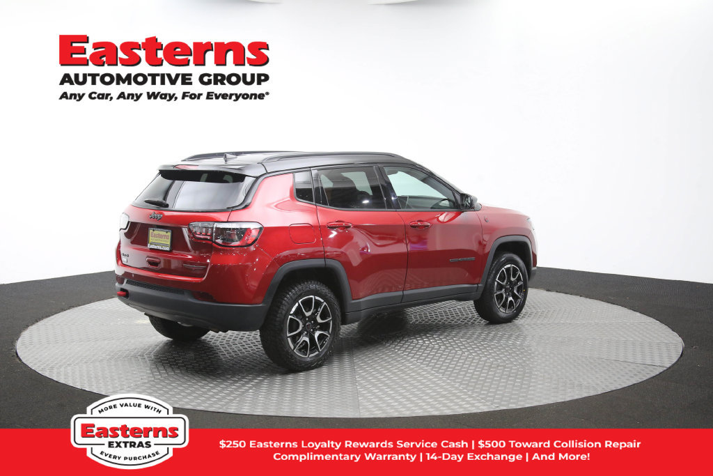 Used 2025 Jeep Compass Trailhawk AWD/4WD image 43