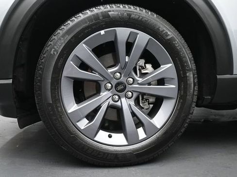 Certified 2021 Ford Explorer XLT w/ Equipment Group 202A AWD/4WD image 32