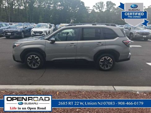 Used 2025 Subaru Forester Premium AWD/4WD image 7