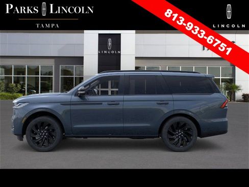 New 2025 Lincoln Navigator Reserve w/ Jet Appearance Package image 3