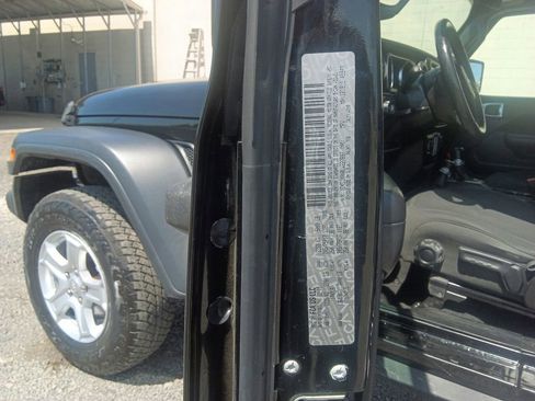 Used 2020 Jeep Wrangler Sport AWD/4WD image 18
