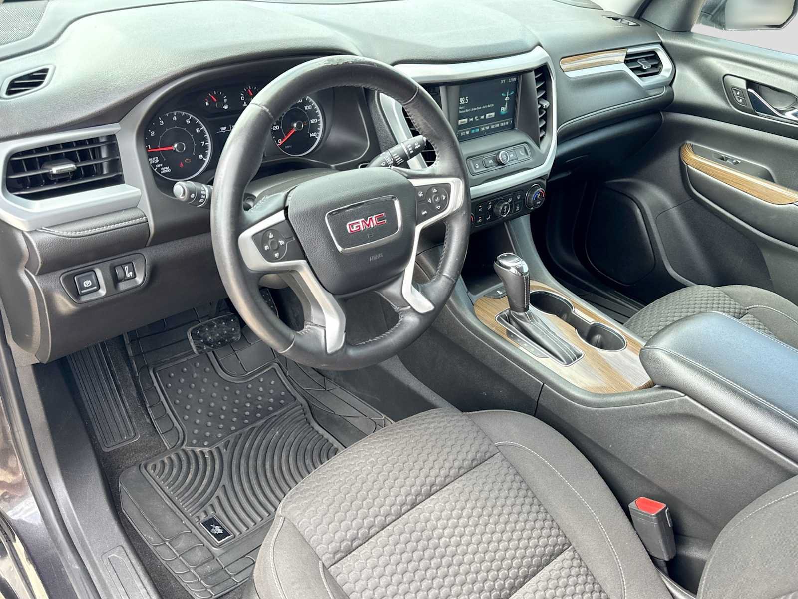 Used 2017 GMC Acadia SLE FWD image 2