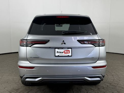 Used 2025 Mitsubishi Outlander AWD image 6