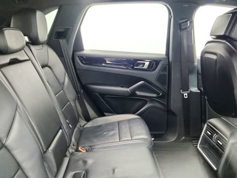 Used 2019 Porsche Cayenne image 24