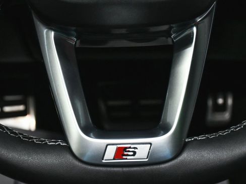 Used 2024 Audi SQ8 Premium Plus w/ Black Optic Package image 39