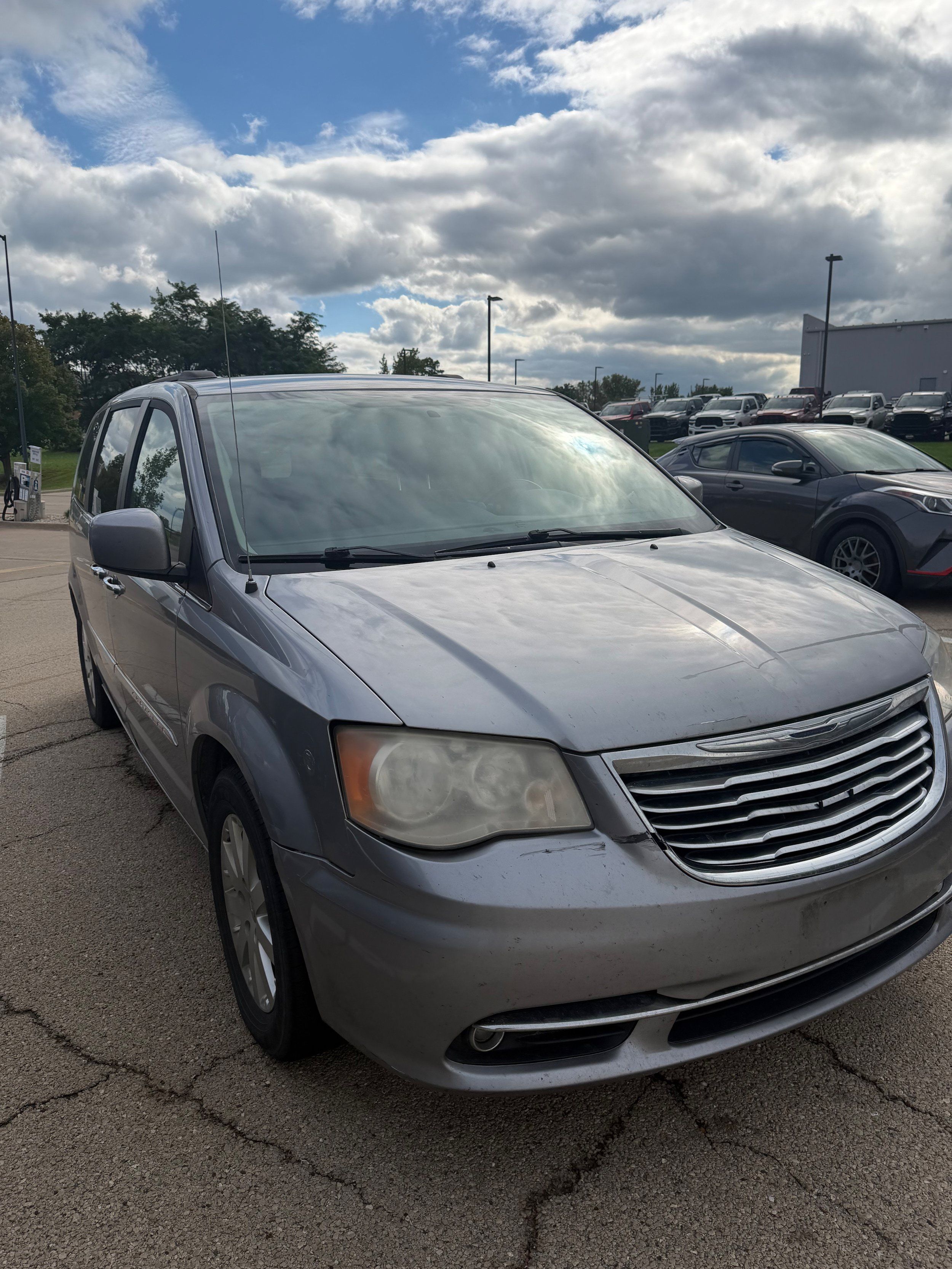 Used 2016 Chrysler Town & Country Touring w/ Driver Convenience Group FWD image 1
