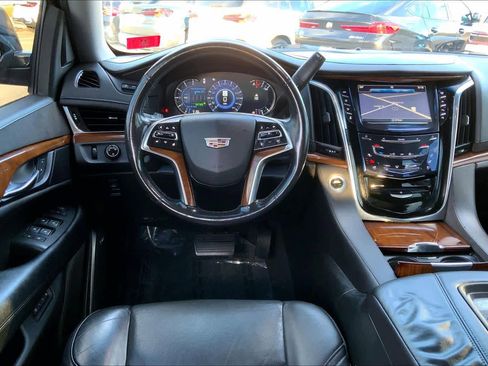 Used 2017 Cadillac Escalade ESV Premium Luxury image 5