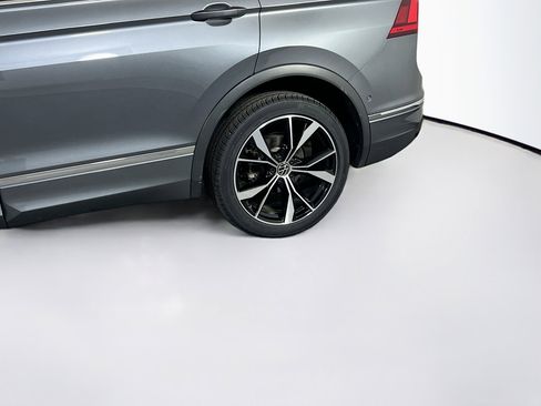 Used 2022 Volkswagen Tiguan SEL R-Line AWD/4WD image 31