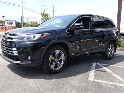 Used 2018 Toyota Highlander Limited Platinum AWD/4WD image 3