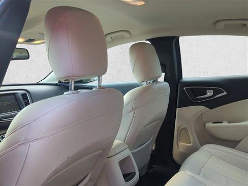Used 2017 Chrysler 200 Limited Platinum image 18