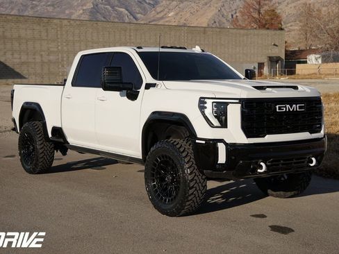 Used 2026 GMC Sierra 2500 AT4X image 2