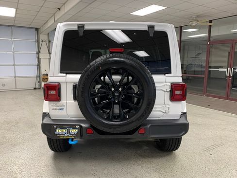 Used 2024 Jeep Wrangler Unlimited Sahara w/ Safety Group AWD/4WD image 5