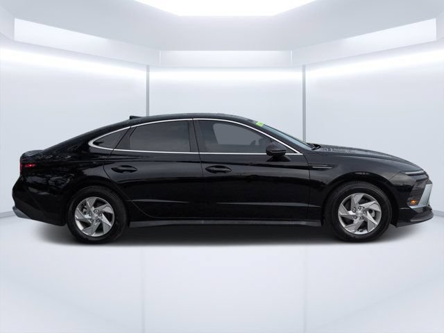 Used 2025 Hyundai Sonata SE FWD image 2