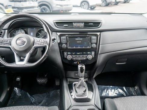 Used 2020 Nissan Rogue SV image 15