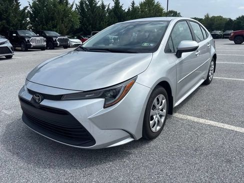 Certified 2025 Toyota Corolla LE FWD image 1