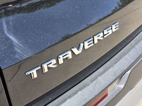 Used 2025 Chevrolet Traverse LT FWD image 16