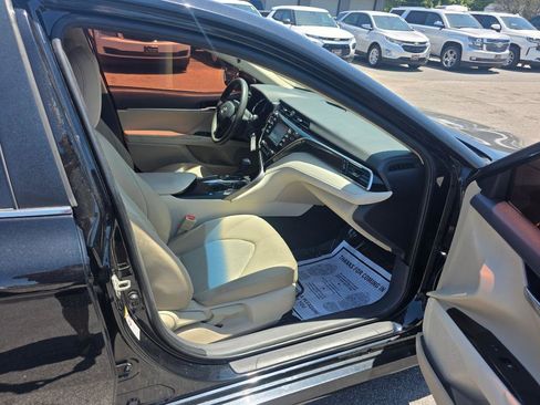 Used 2018 Toyota Camry LE FWD image 9