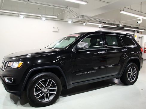 Used 2018 Jeep Grand Cherokee Limited image 15