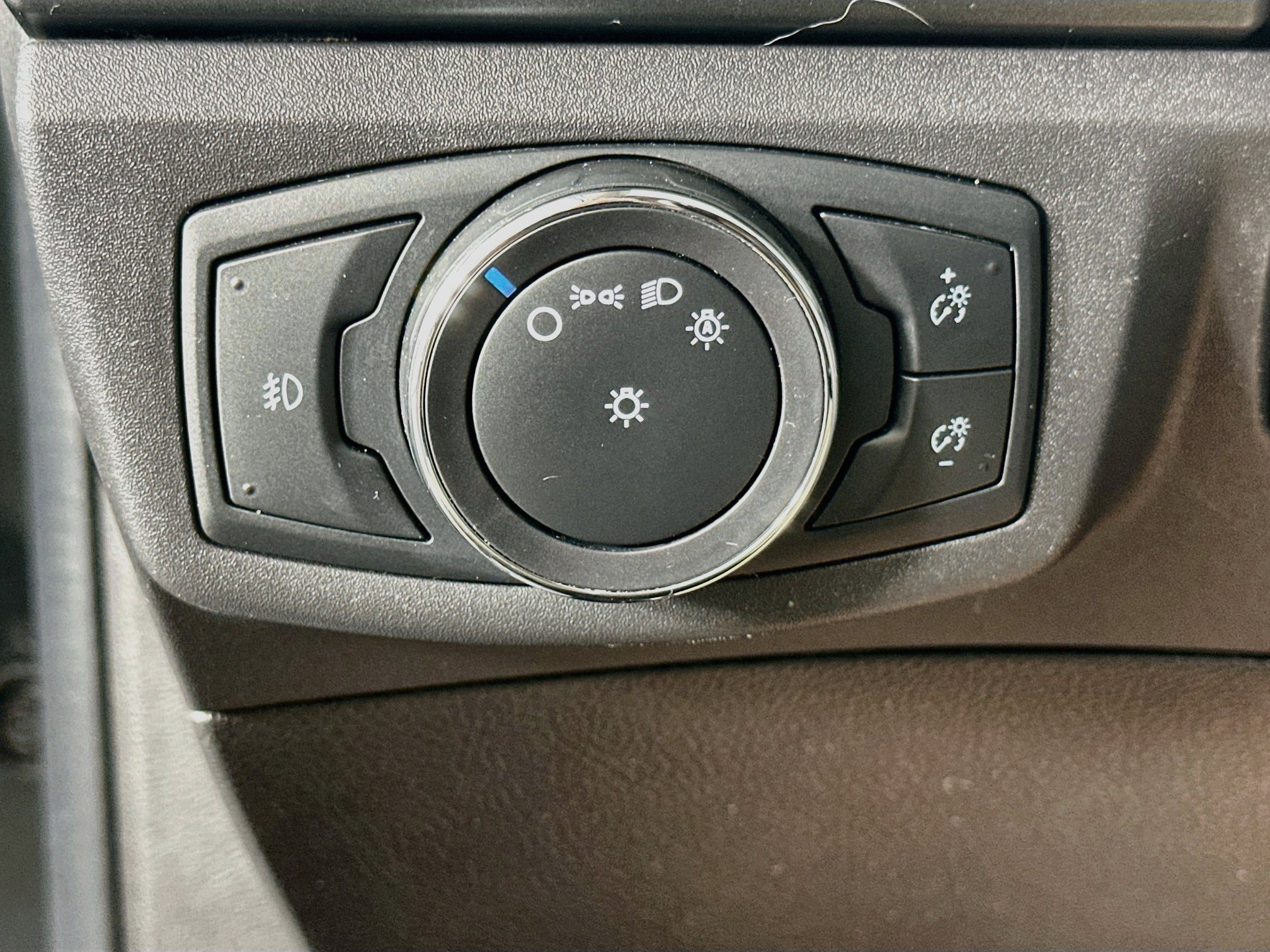 Used 2015 Ford Fusion SE w/ Equipment Group 201A FWD image 16