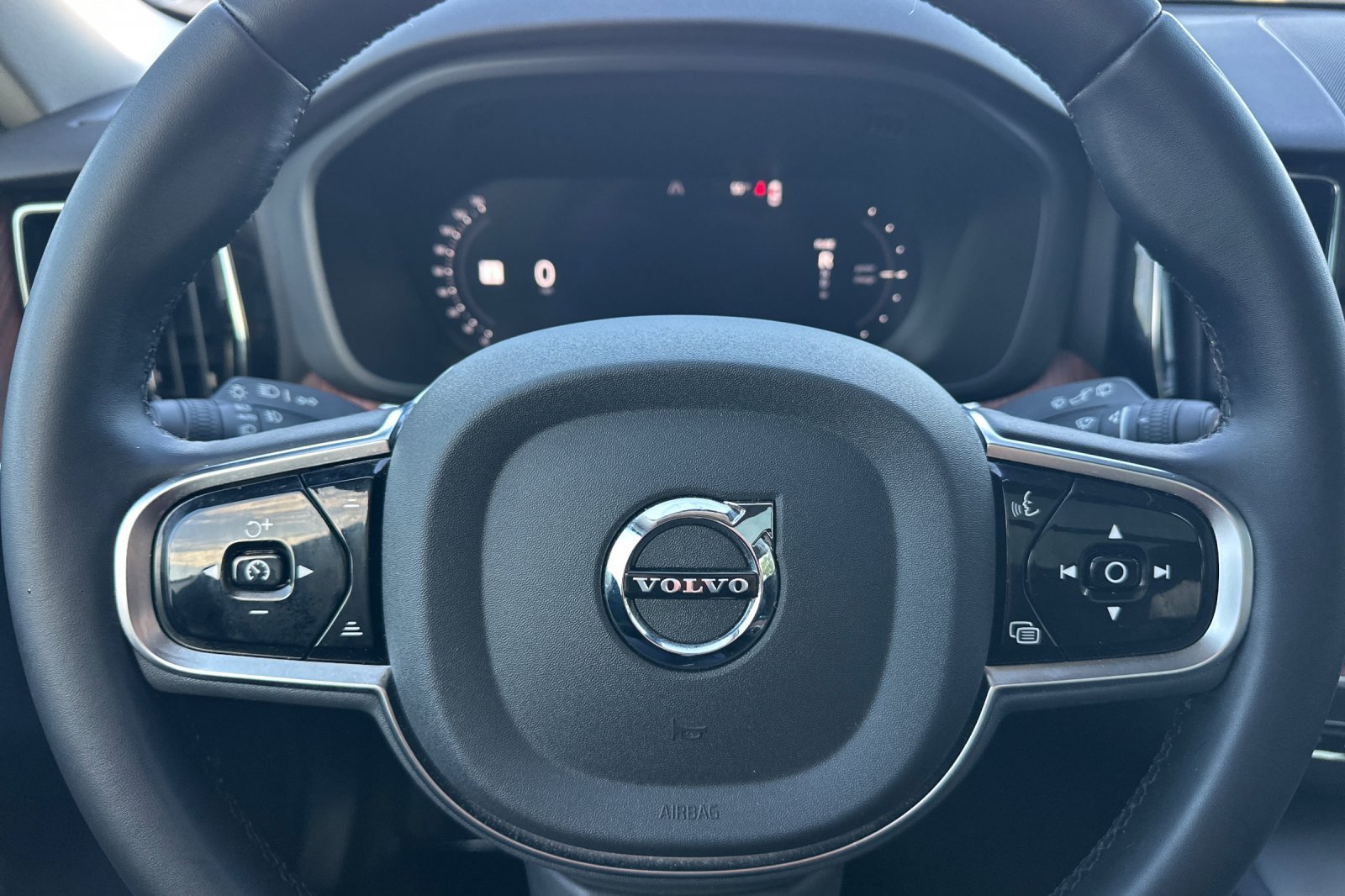 Certified 2024 Volvo XC60 T8 Plus AWD/4WD image 27