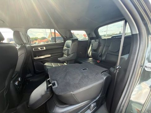 Used 2022 Ford Explorer XLT w/ Equipment Group 202A AWD/4WD image 28